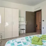 Paus By Interhome * Orihi