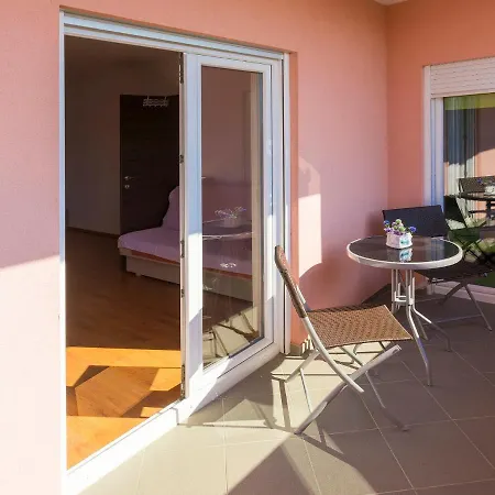 Paus By Interhome * Orihi