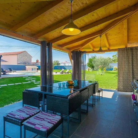 Semesterbostad Paus By Interhome