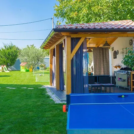 Paus By Interhome Vikendica