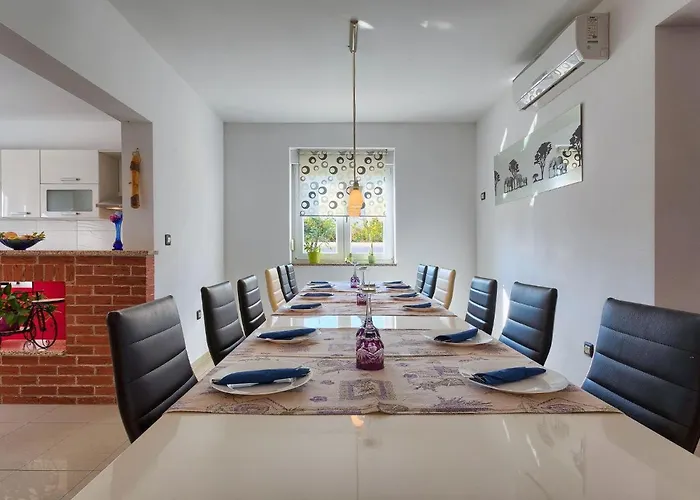 Paus By Interhome * Orihi