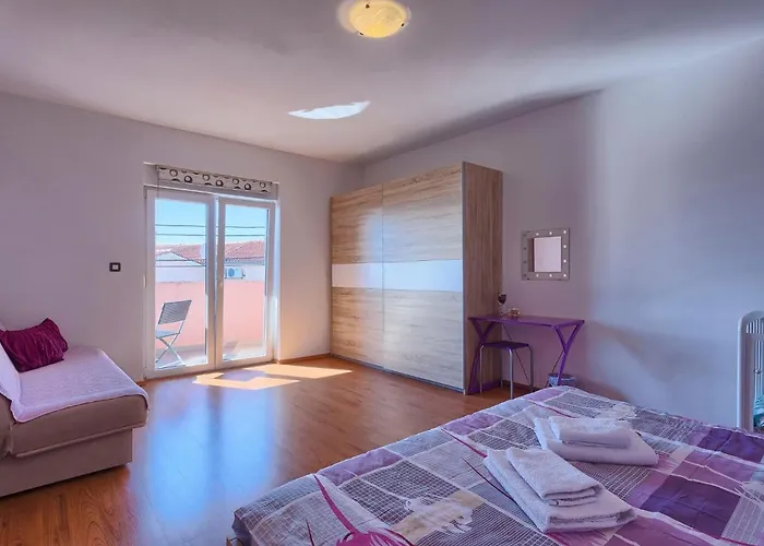 Paus By Interhome * Orihi